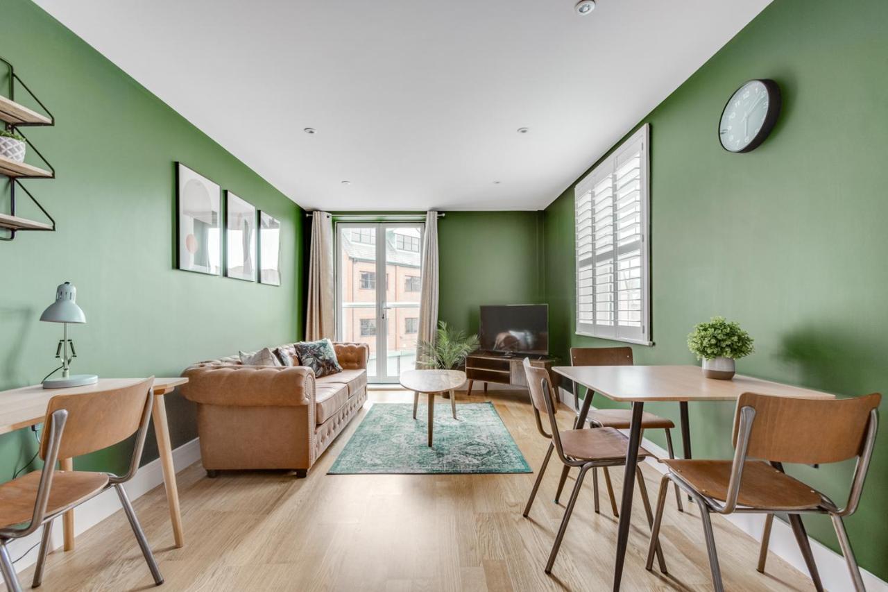 Executive 2 Bedroom Apt City Centre Free Pkg , Wifi By Tent Serviced Apartments Staines-upon-Thames Εξωτερικό φωτογραφία