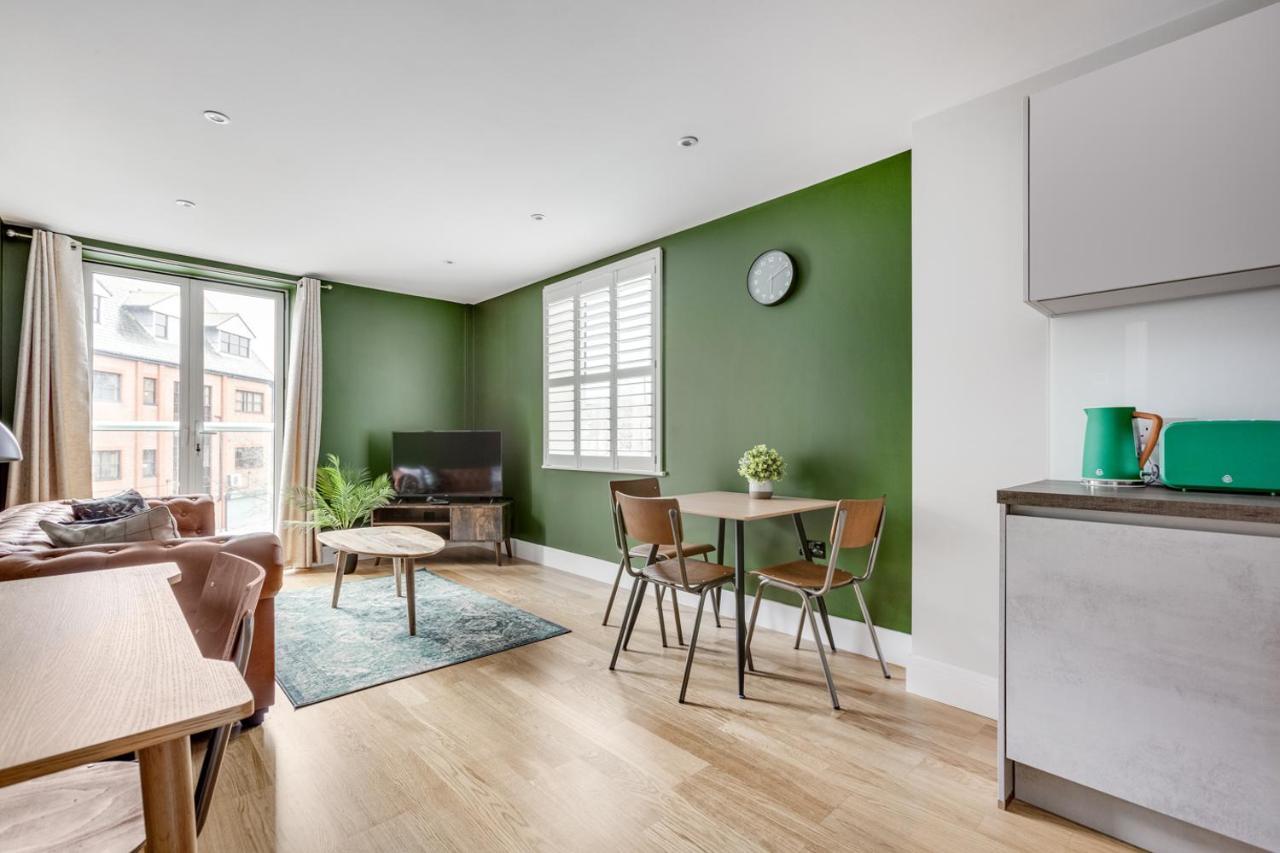 Executive 2 Bedroom Apt City Centre Free Pkg , Wifi By Tent Serviced Apartments Staines-upon-Thames Εξωτερικό φωτογραφία