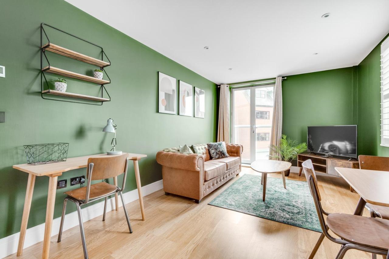 Executive 2 Bedroom Apt City Centre Free Pkg , Wifi By Tent Serviced Apartments Staines-upon-Thames Εξωτερικό φωτογραφία